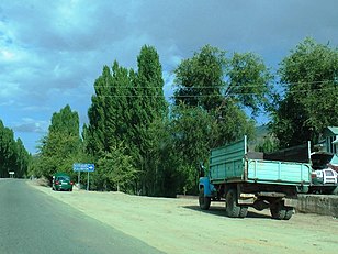 Аломати роҳ ба сӯйи деҳаи Кӯлобиён