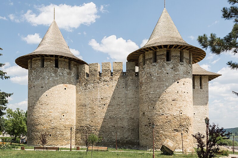 File:Сорокская крепость Cetatea Soroca Soroca Fortress (44020340774).jpg