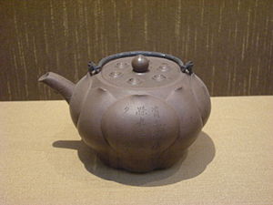 蓮形銀配壺（蘇州博物館藏）