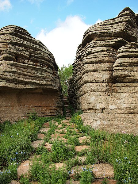 File:一线天 - Narrow Path - 2011.06 - panoramio.jpg