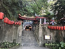 仙洞 巖山 門.jpg