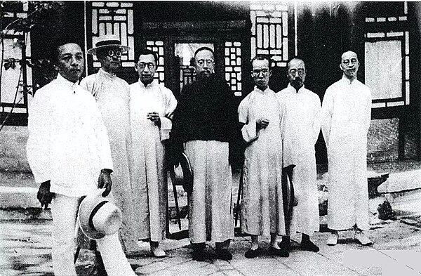 Liu Bannong (leftmost)