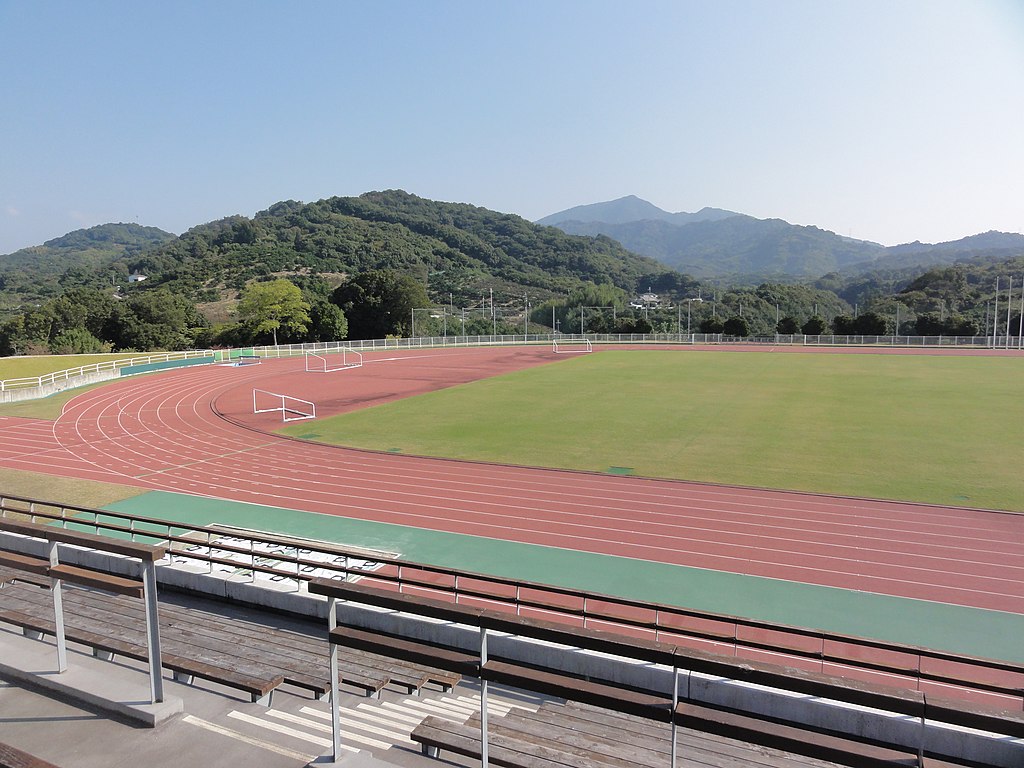 File 紀の川市桃源郷運動公園陸上競技場グラウンド２ Jpg Wikimedia Commons