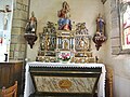 Église Saint-Magloire de Mahalon ː autel latéral de la Vierge (retable avec à son sommet une Vierge à l'Enfant de deux statues dont celle de saint Éloi).