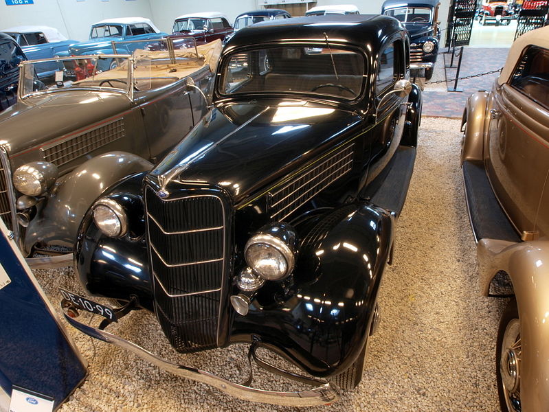 File:1935 Ford 770 pic1.JPG