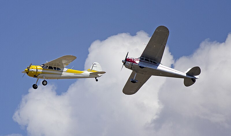 File:1953 Cessna 195B (VH-VLD) and 1948 Cessna 190 (VH-AAL) at Temora.jpg