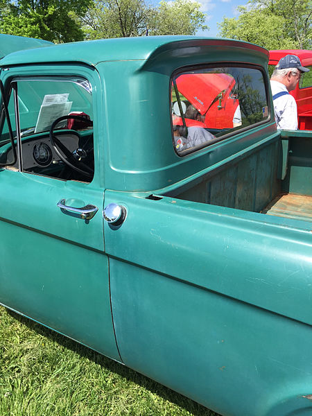 File:1961 Ford F100 Unibody pickup design factory original at 2015 Shenandoah AACA meet 2of6.jpg