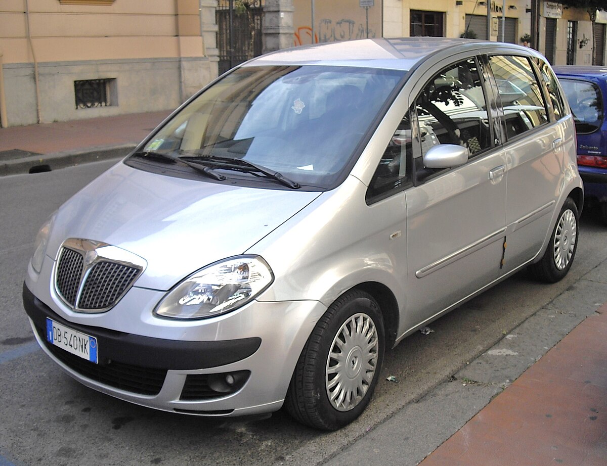 File: 13 - ITALY - lancia Musa restyling vs 0 series purple back.jpg -  Wikimedia Commons