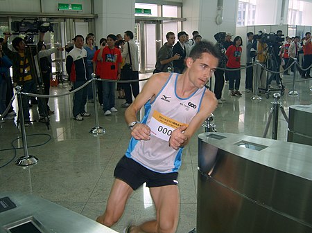 2007Taipei101RunUp EliteGroup Start TroyDeHaas.jpg