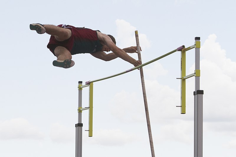 File:2017 08 04 Ron Gilfillan Wpg Polevault 012 (36282591052).jpg