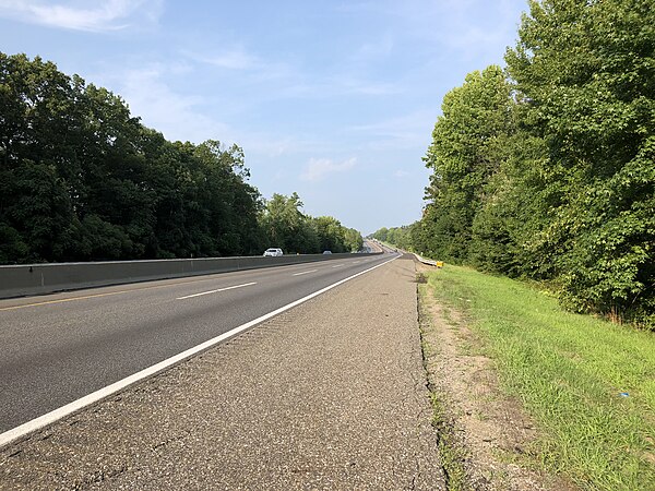 The northbound New Jersey Turnpike in Pilesgrove Township