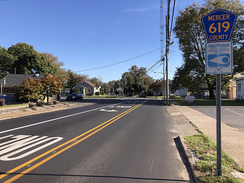 File:2023-10-11 15 55 36 View south along Mercer County Route 619 (Kuser Road) at Mercer County Route 606 (Hamilton Avenue) in Hamilton Township, Mercer County, New Jersey.jpg