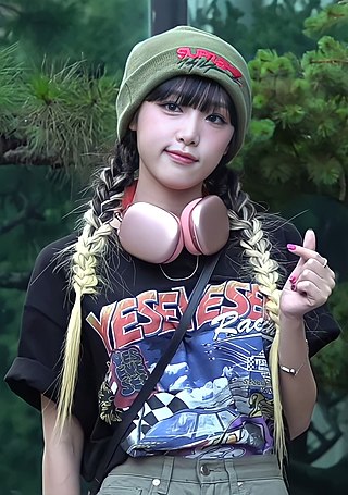 <span class="mw-page-title-main">Choi Ye-na</span> South Korean singer