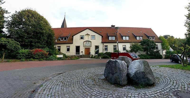 File:41 Haus Mariafrieden - neben der Johanneskirche in Rulle.jpg