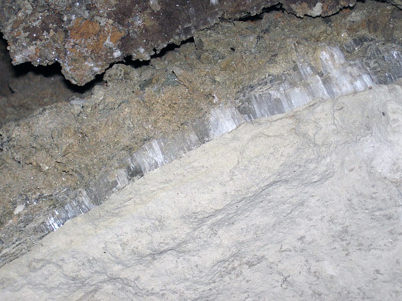 File:61 Broken limestone & gypsum crusts 2 (8325825108).jpg