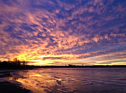 Eine Januar-Morgendämmerung am Shenango Lake.jpg