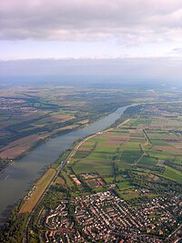 Aerial view of the Rhine at Laubenheim Aerial View of Mainz-Laubenheim 14.09.2008 15-03-26.JPG