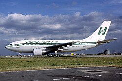 Ein Airbus A310-200 der Nigeria Airways, Paris 1985