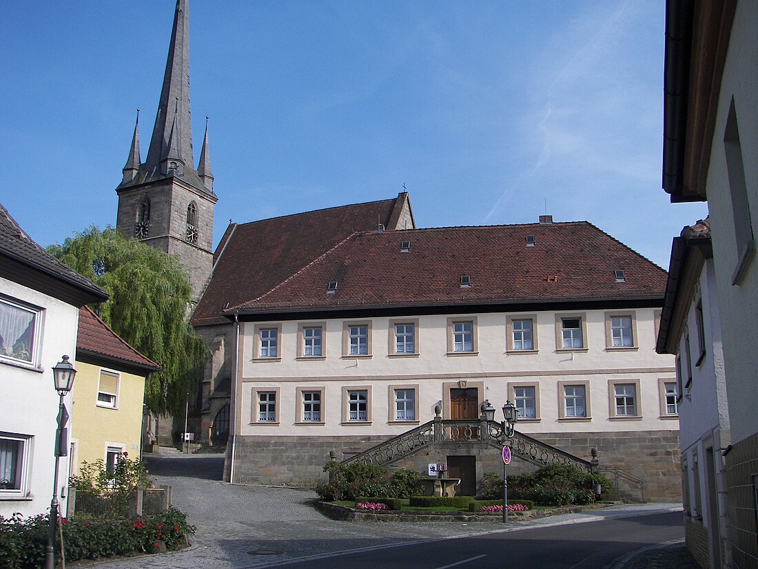 File:Altenkunstadt Pfarrhof Kirche.jpg