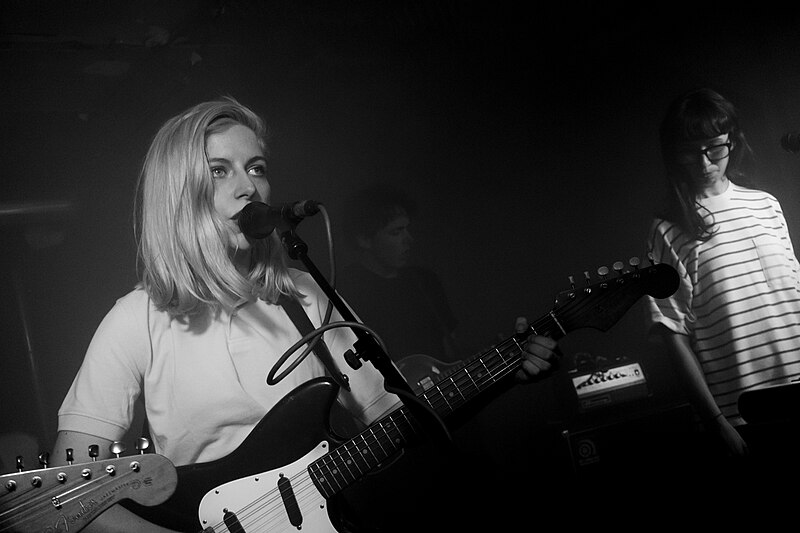 File:Alvvays at Birthdays (14817362406).jpg