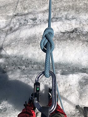 Figure-eight loop in mountaineering