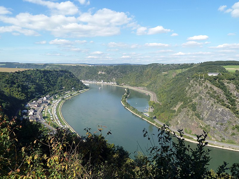 File:Aussicht vom Loreleyblick Maria Ruh auf das Rheintal mit der Loreley - panoramio.jpg