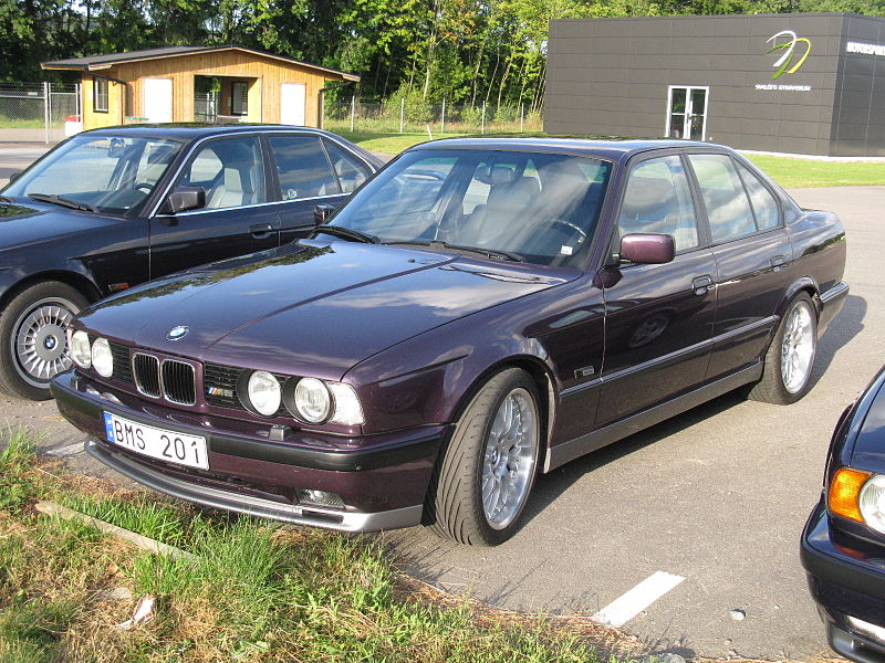 File:BMW M5 3.8 E34 (7707054402).jpg