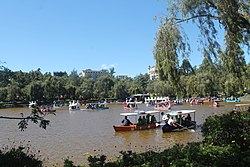 Laguna w parku Baguio Burnham 2018.jpg