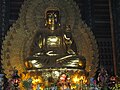 Arca Buddha emas di Vietnam.