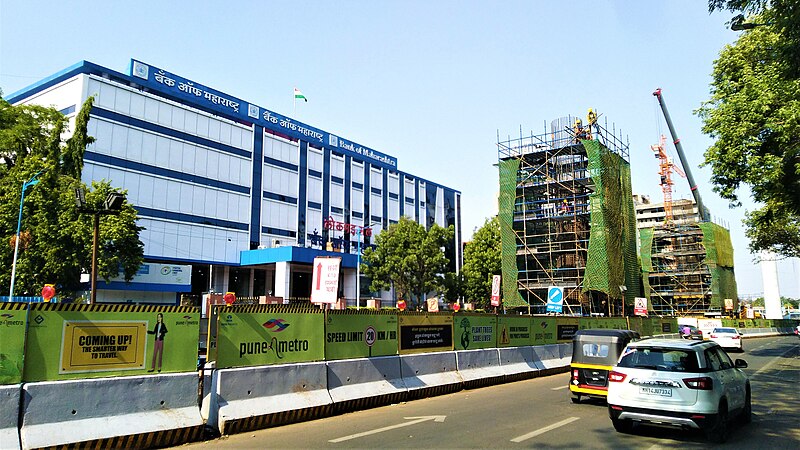 File:Bank of Maharashtra Pune Main branch with the ongoing metro pillar construction.jpg