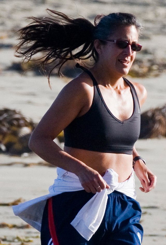 File:Beach runner in sports bra.jpg - Wikipedia