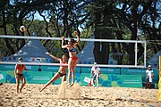 Deutsch: Beachvolleyball bei den Olympischen Jugendspielen 2018; Tag 8, 14. Oktober 2018; Mädchen, Achtelfinale – Bolivien-Puerto Rico 0:2 (18–21/18–21 ) English: Beach volleyball at the 2018 Summer Youth Olympics at 14 October 2018 – Girls Round of 16 – Bolivia-Puerto Rico 0:2 (18–21/18–21 )