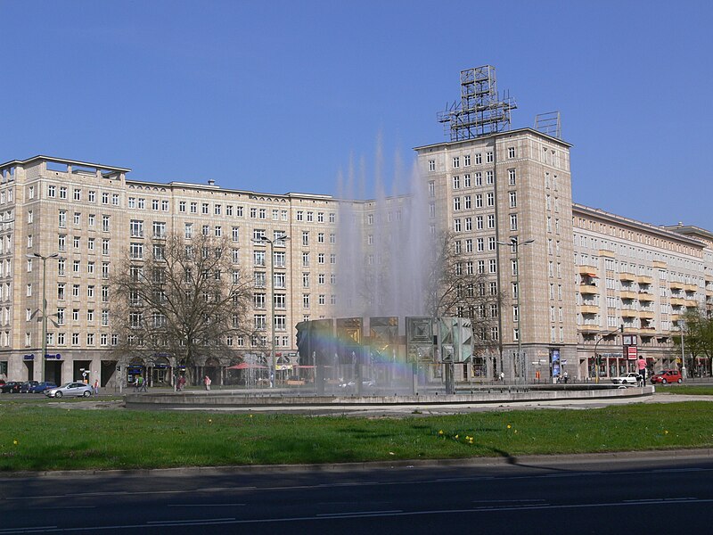 File:Berlin Strausberger Platz 2009 Regenbogen1.jpg