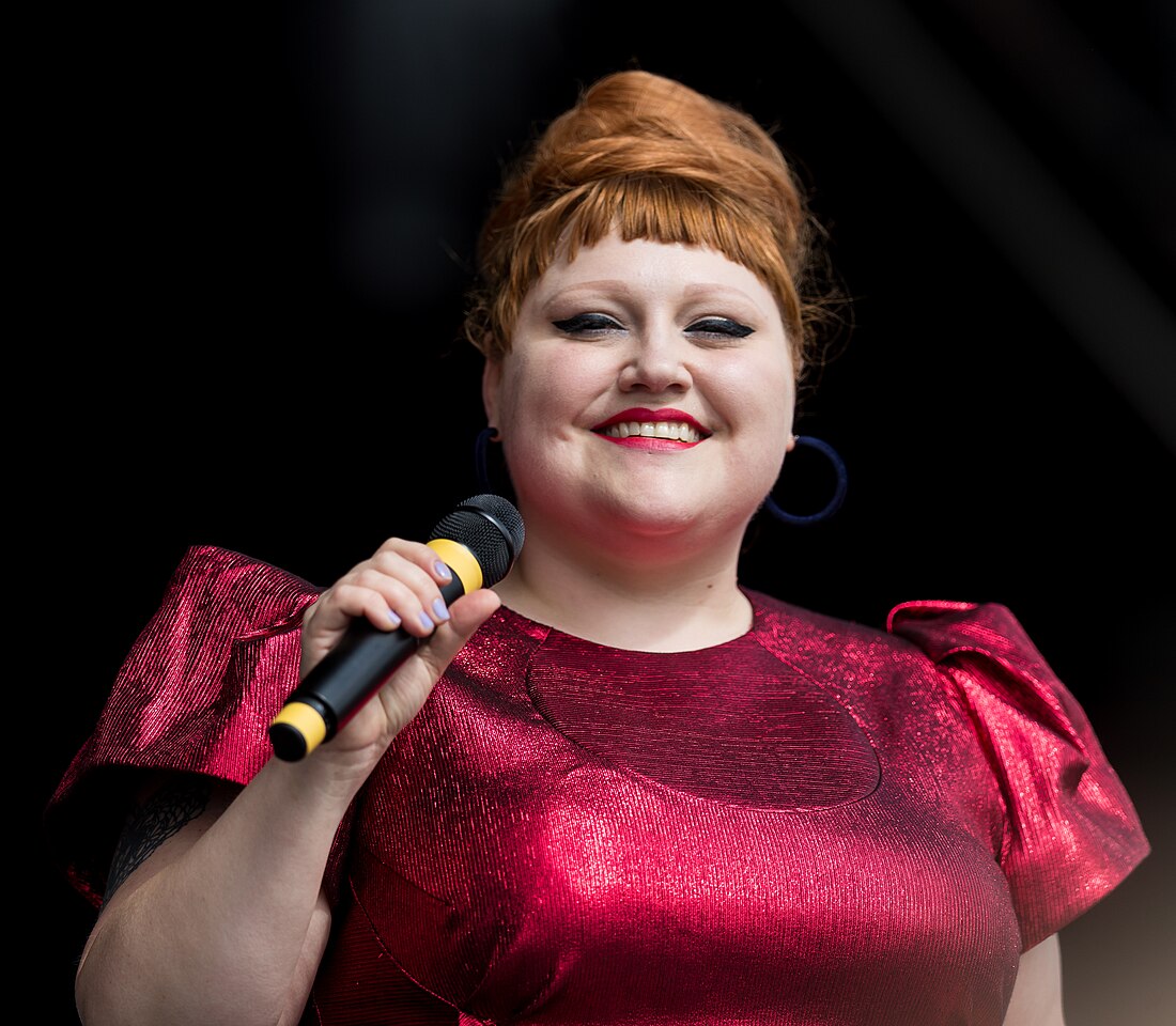 File:Beth Ditto - 2018153161803 2018-06-02 Rock am Ring - 1D X MK II - 0241 - B70I1548 (cropped).jpg