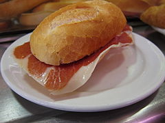 File:Bocadillo de Jamón Serrano - travelwayoflife.jpg