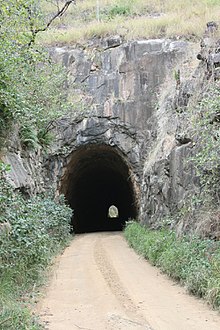 Boolboonda Terowongan Kereta api barat portal (2009).jpg