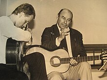 Julian Bream (rechts), 1985 (Quelle: Wikimedia)