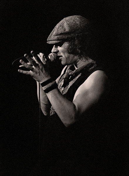 File:Brian Johnson - Manchester Apollo - 1982.jpg