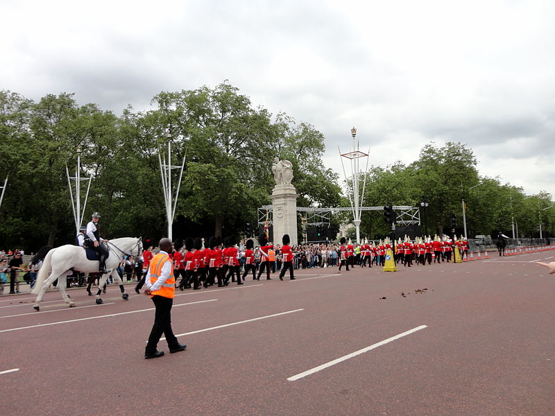 File:Buckingham Palace 46 2012-07-05.jpg