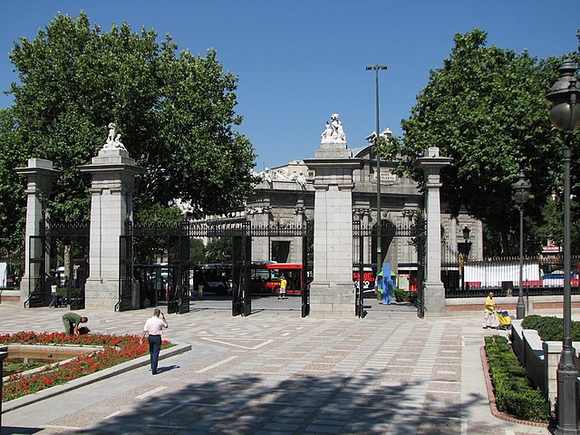 Equipar especificación mendigo Puerta de la Independencia - Wikipedia, la enciclopedia libre