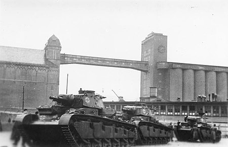 ไฟล์:Bundesarchiv Bild 183-L03744, Norwegen, Oslo, Deutsche Panzer im Hafen.jpg