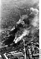 Bundesarchiv Bild 183-S56770, Warschau, brennendes Gaswerk.jpg