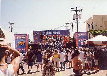 Tập_tin:Calle-ocho-festival-2001.jpg