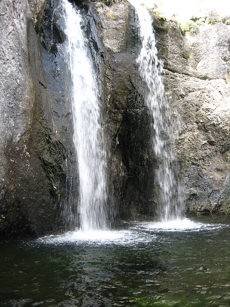 File:Cascada de la Fuentona 2.JPG