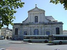 Cathédrale Saint-Louis facade.jpg