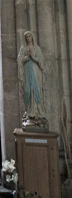 Thumbnail for File:Cathédrale d'Amiens, statue de Notre-Dame de Lourdes 1.jpg