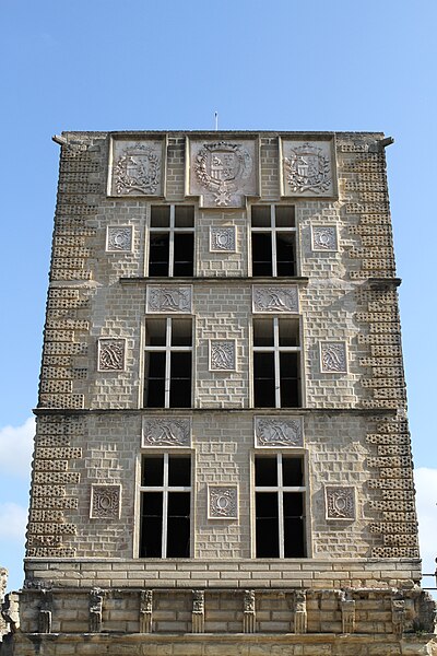 File:Chateau Tour Aigues 20110910 06.jpg