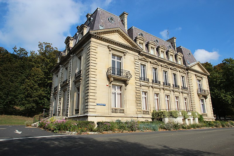 File:Chateau de Vilvert dans le centre de recherche Inra de Jouy-en-Josas le 8 octobre 2016 - 01.jpg