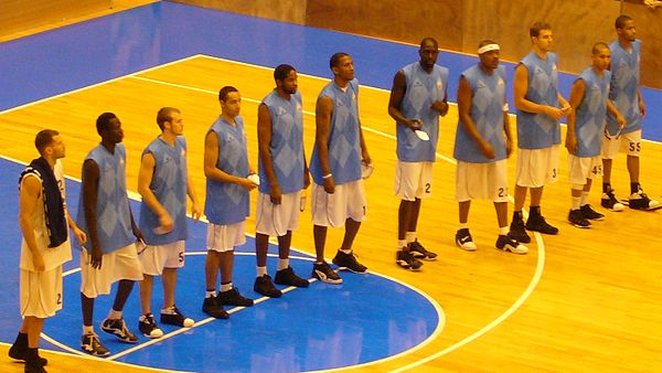 The 2007-08 team before a match with Fenerbahçe Ülker.