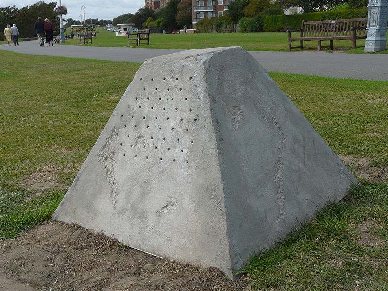 File:Christian Boltanski sculpture in Folkestone.jpg